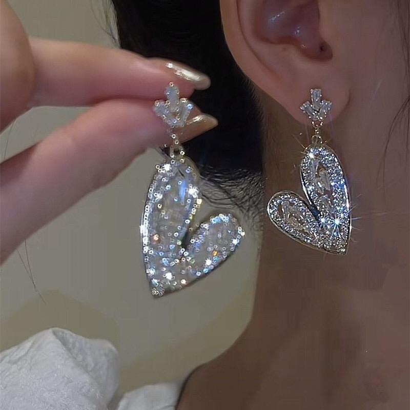 Crystal Heart Drop Earrings – Luxury Sparkle Statement Jewelry